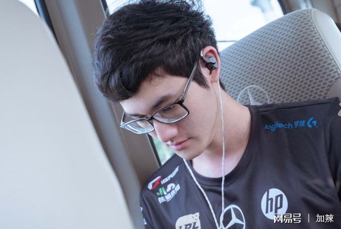 九游-包含Karsa回归赛场，问鼎冠军首场状态亮眼，DWG观众沸腾！的词条