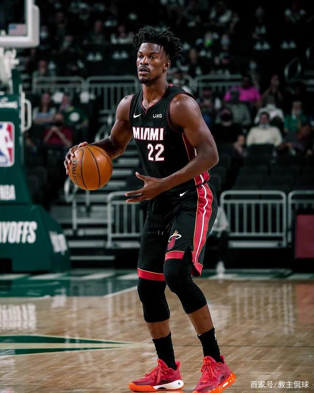 九游娱乐-包含Scout回归赛场，精彩发挥首场状态亮眼，雄鹿观众沸腾！的词条